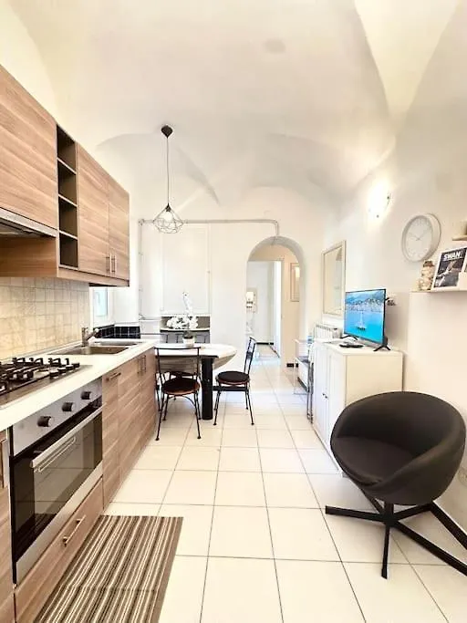 Apartment Appartamento A Due Passi Dal Mare, Alassio Italy
